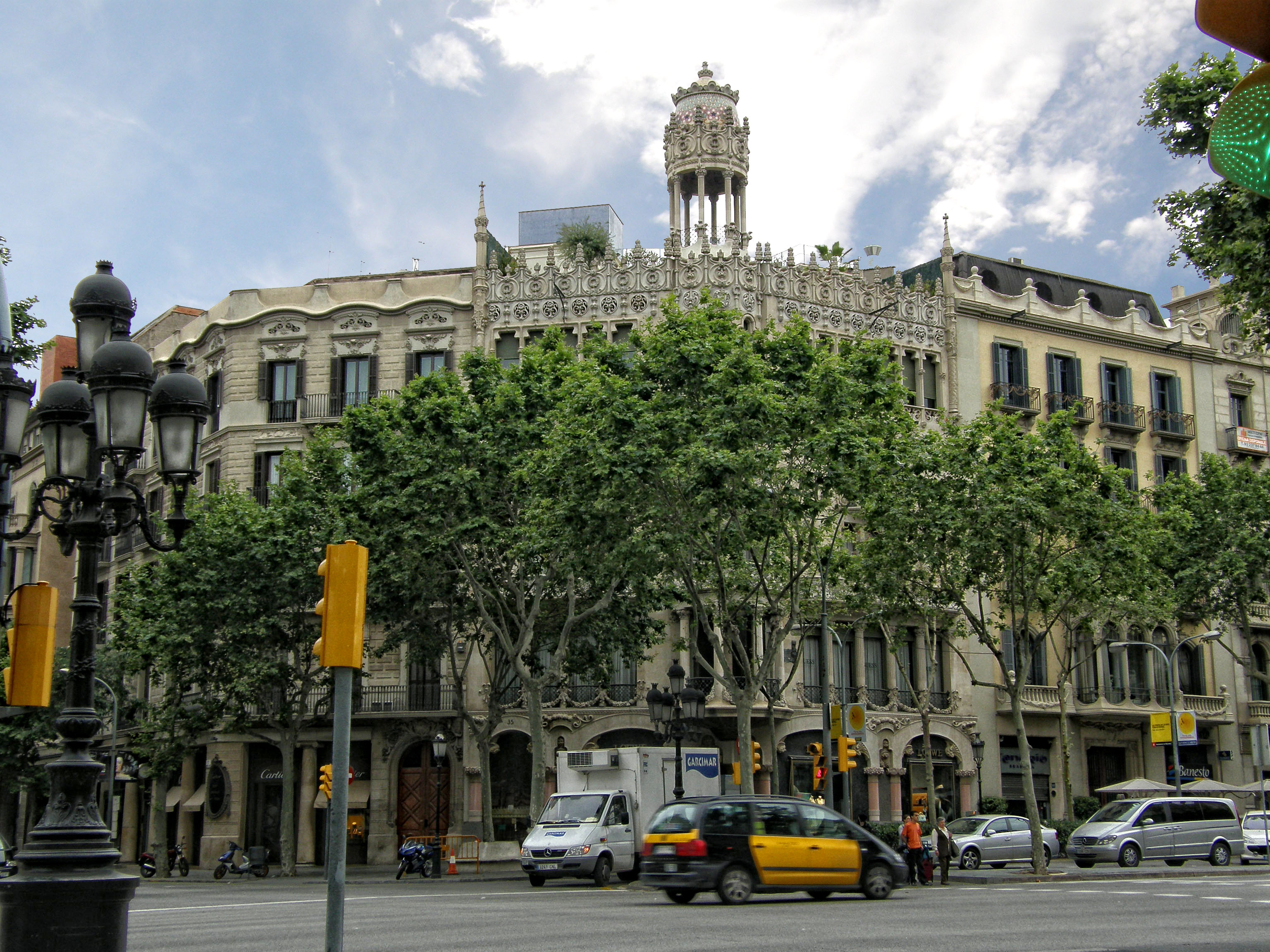 カサ・リェオ・モレラ (Casa Lleó Morera)