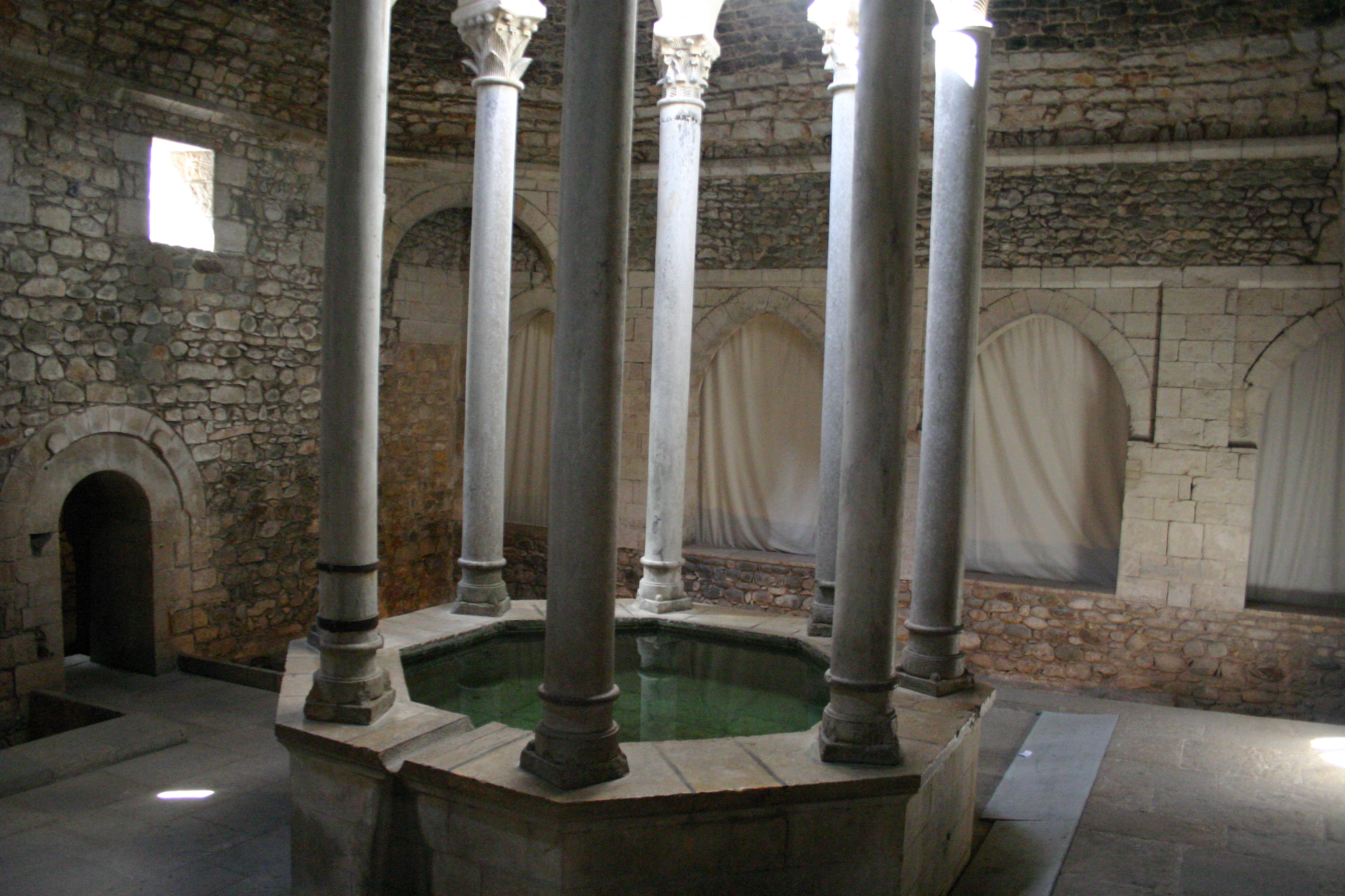 Banys Àrabs — Architecture multiculturelle