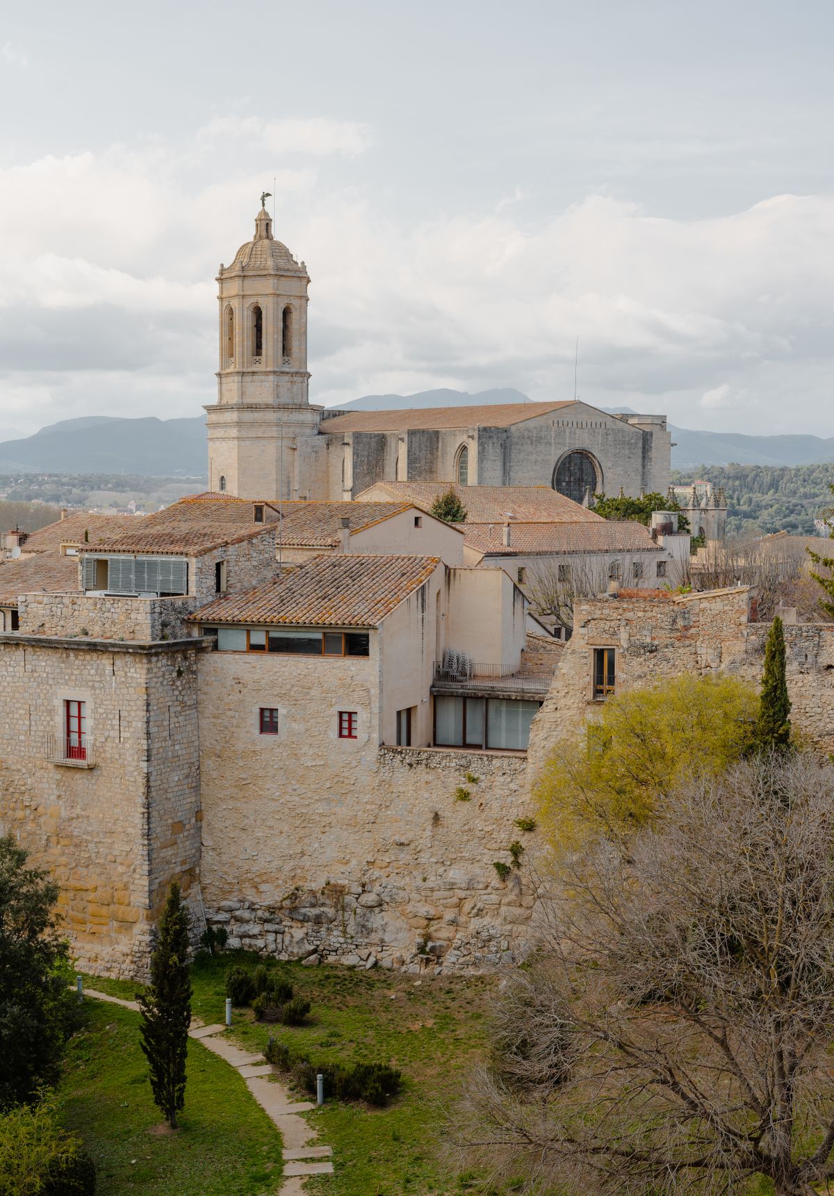 Basílica de Sant Feliu — Transition et strates