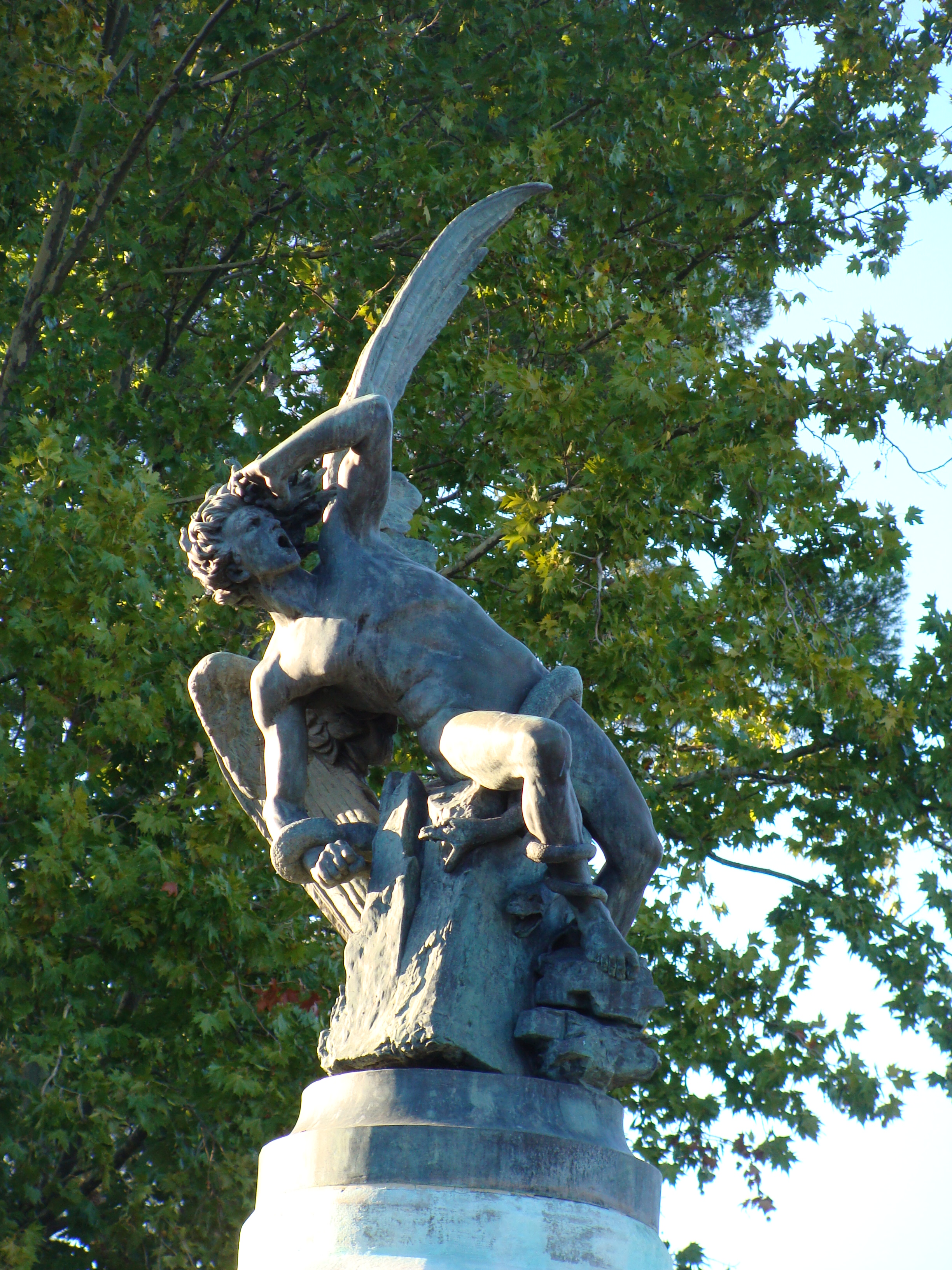 Fuente del Ángel Caído