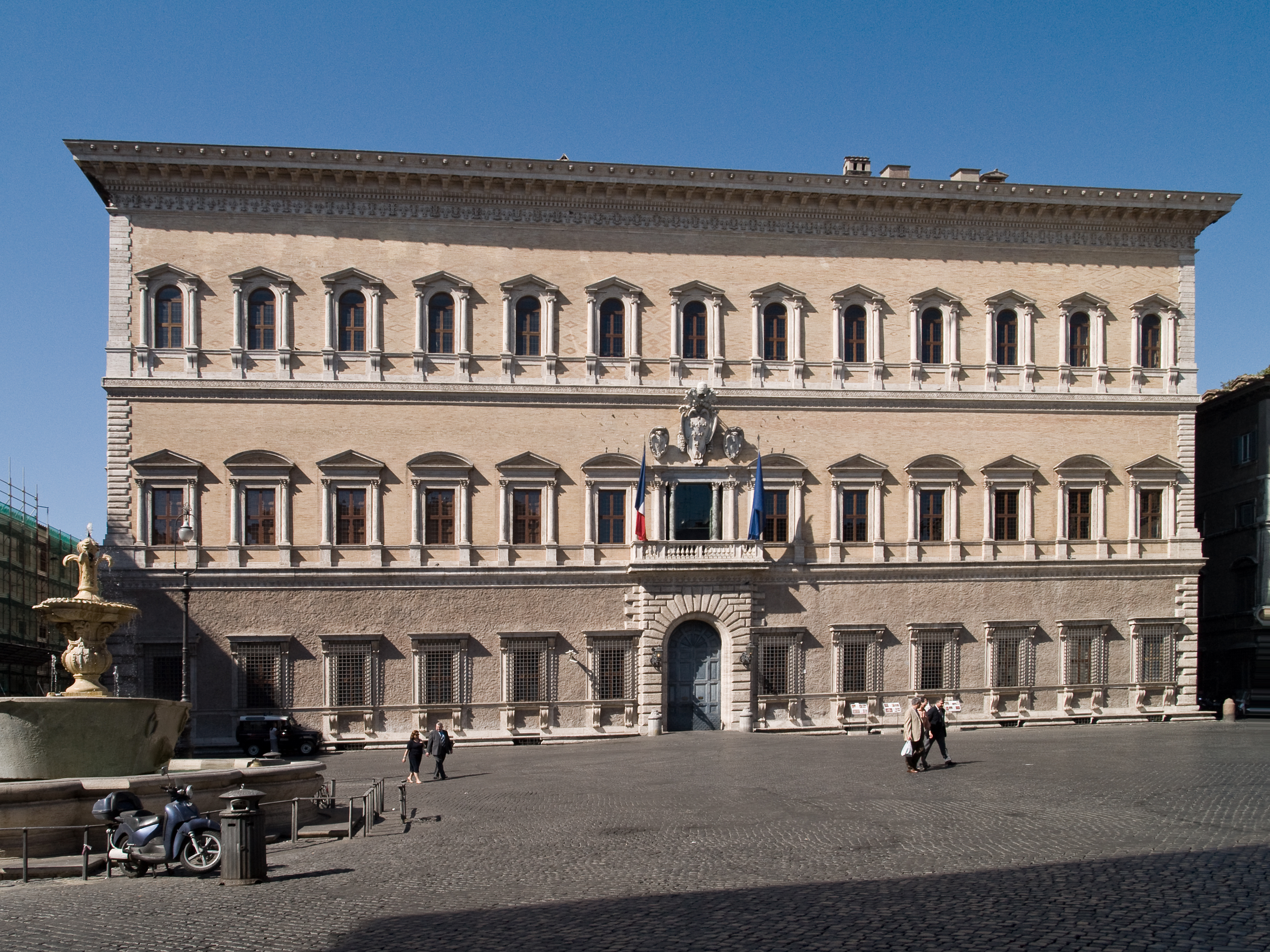 قصر فارنيزي (Palazzo Farnese)