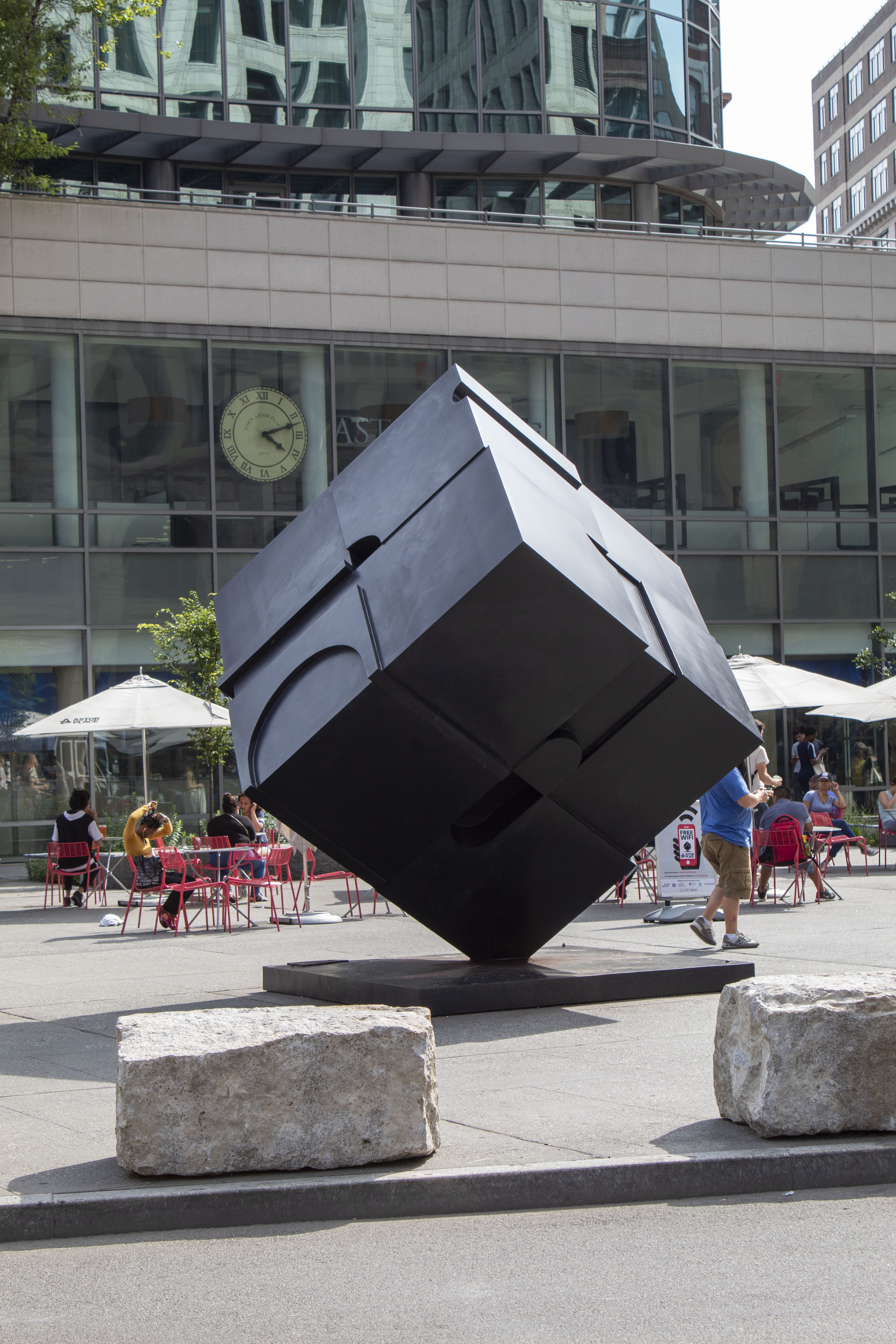 Alamo (Astor Place Cube)