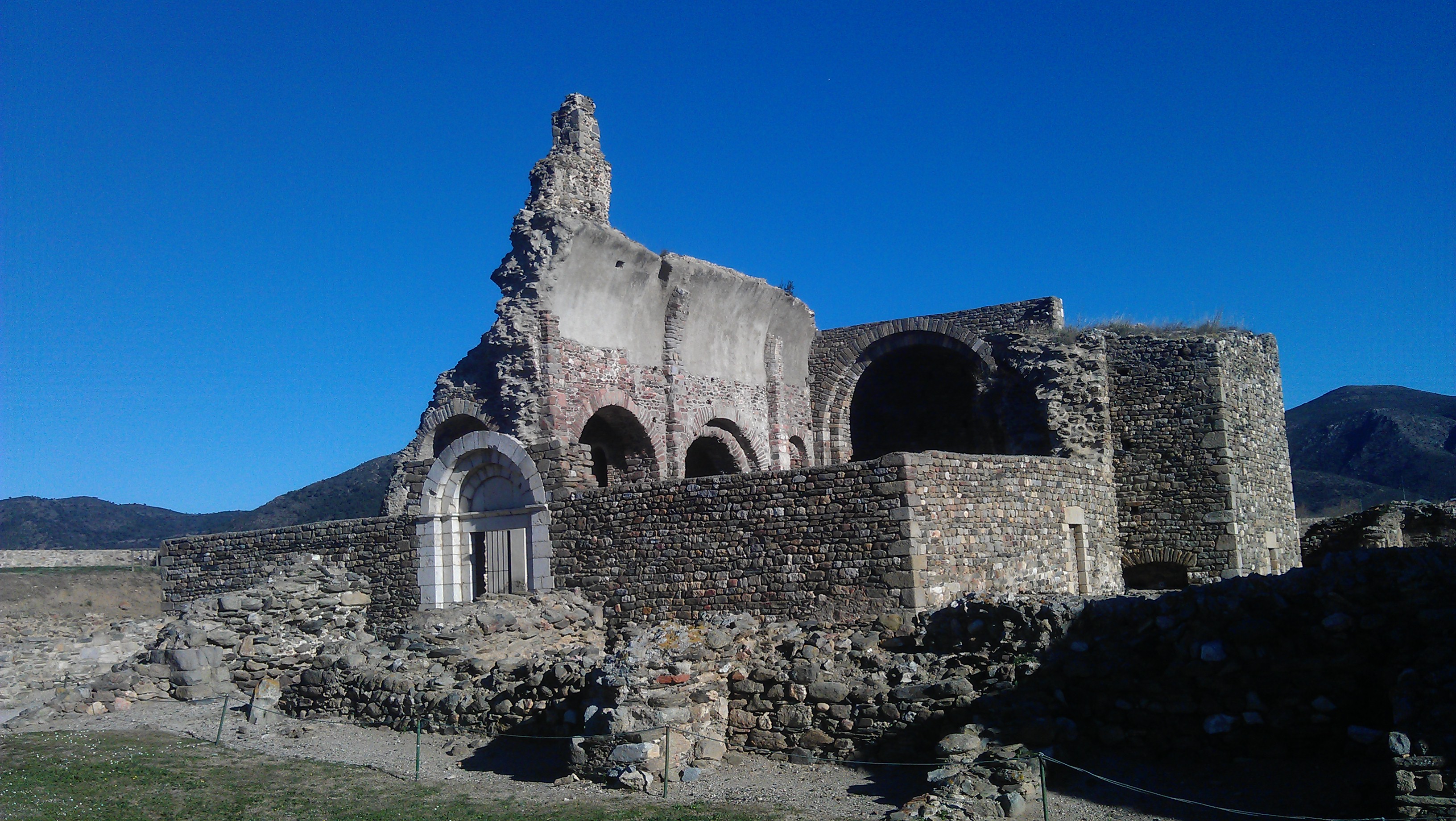 Monestir de Santa Maria de Roses