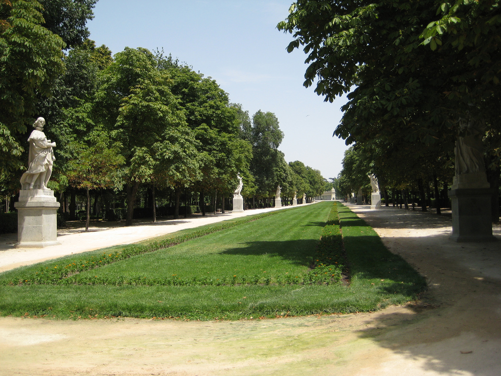 Parque del Buen Retiro — Paseo de las Estatuas