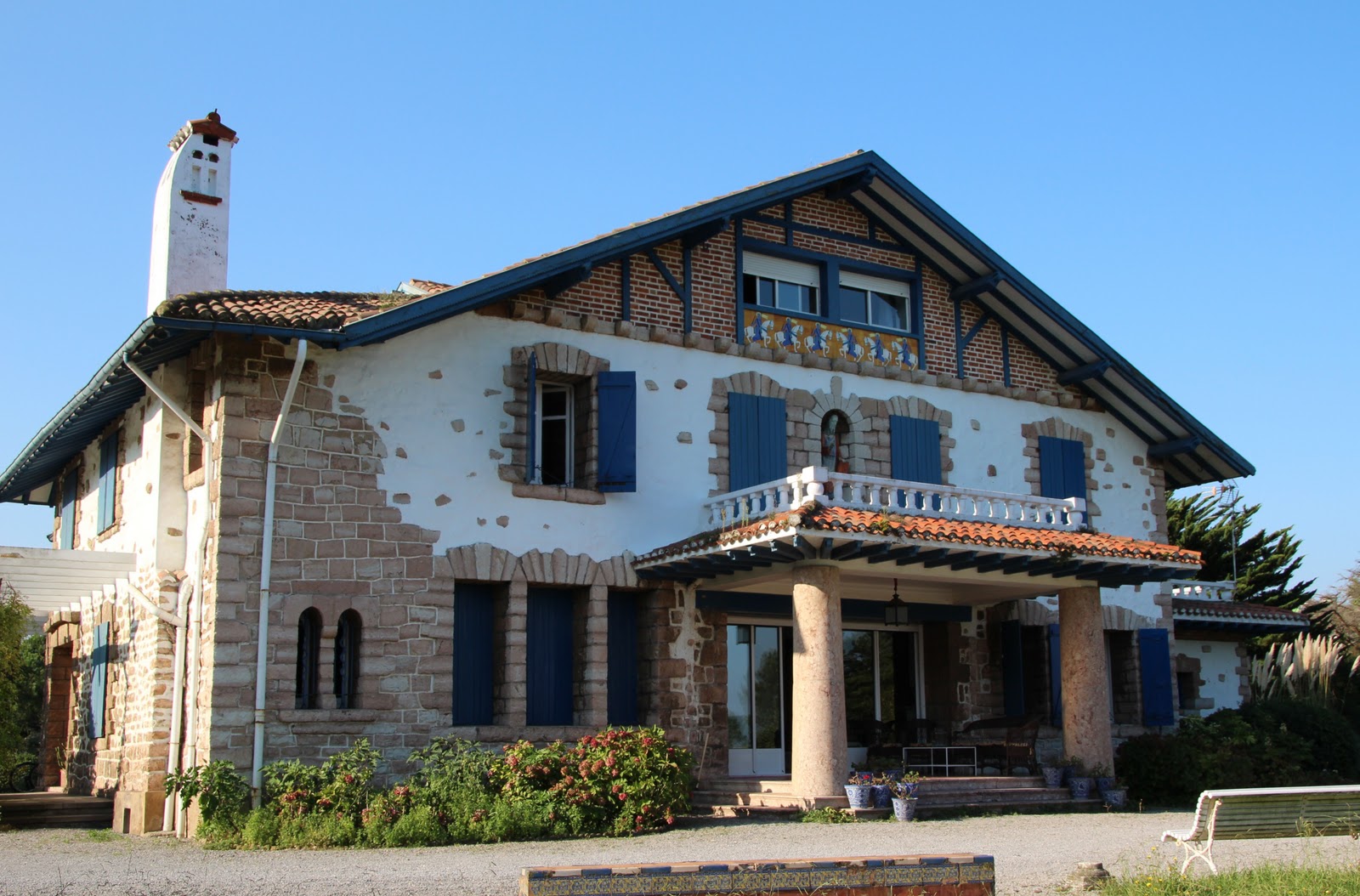 Espacio Zuloaga & Ermita de Santiago