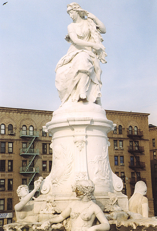 Lorelei Fountain, Joyce Kilmer Park