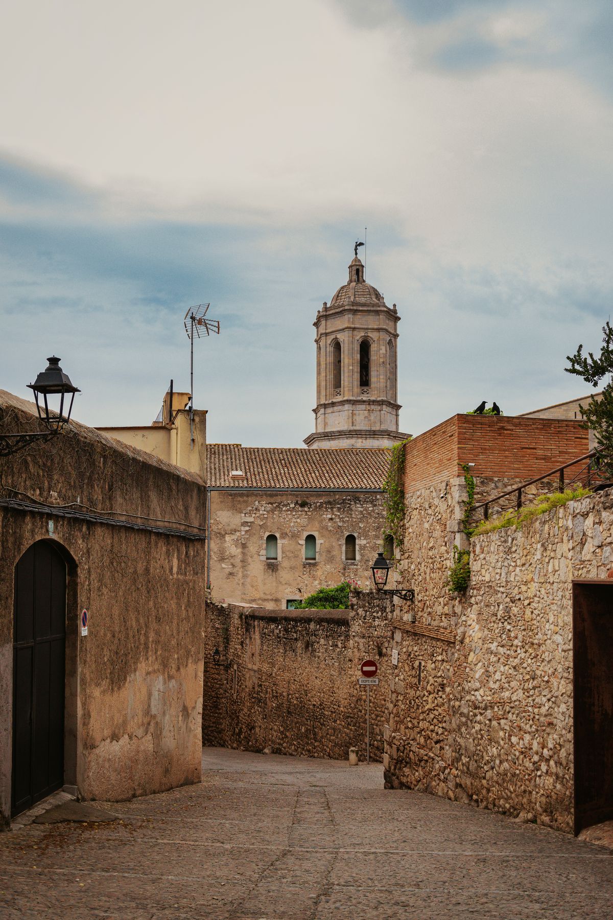 आधुनिक स्मृति — Plaça dels Jurats